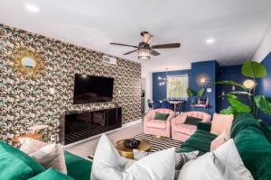 Gallery image of Groovy Old Town Scottsdale Condo in Scottsdale