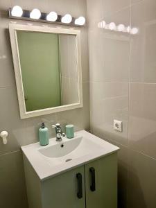 A bathroom at El patio de San Miguel Még 10 kép