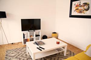 Fotografia z galérie ubytovania Bergson Top - Appart 80m2, 2 grandes chambres, entièrement rénovée et équipée, lumineux, WIFI, balcon, calme, vue imprenable v destinácii Saint-Étienne