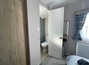 Foto dalla galleria di Newperran 102 - 2 Bedroom Country & Valley View Caravan a Cubert