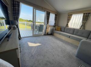 Foto dalla galleria di Newperran 102 - 2 Bedroom Country & Valley View Caravan a Cubert