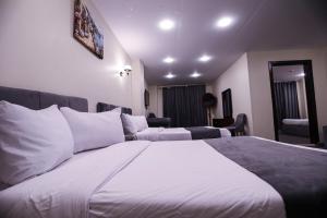 Postel nebo postele na pokoji v ubytování Royal Hotel Assiut