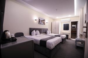 Postel nebo postele na pokoji v ubytování Royal Hotel Assiut