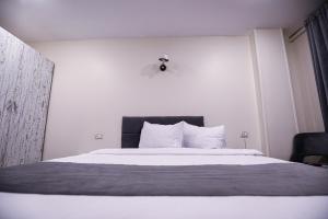 Postel nebo postele na pokoji v ubytování Royal Hotel Assiut