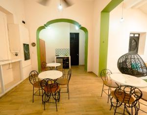 Posezení v ubytování Nido Colibrí - Private Rooms and hostel Dorms in Remate de Paseo Montejo
