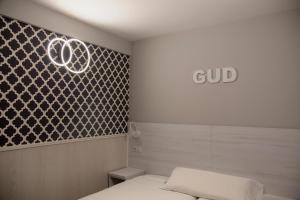 Posteľ alebo postele v izbe v ubytovaní Hostal Gud Salamanca