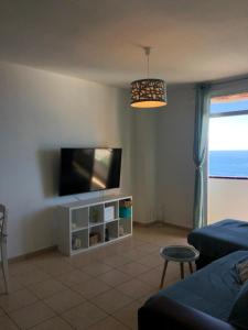 Kép Appartamento con 2 camere da letto vista al mar szállásáról Puerto de Santiagóban a galériában