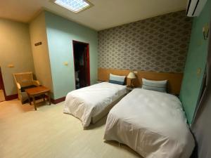 Letto o letti in una camera di Jiuning Business Hotel