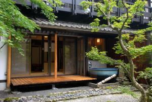 Budova, kde se ryokan nachází