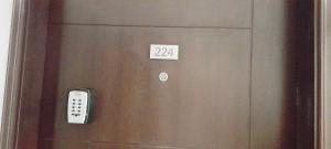 een houten deur met een afstandsbediening erop bij Avida Towers Riala T3 - Studio Unit 2nd Floor - 224 in Cebu City