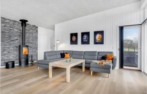 Χώρος καθιστικού στο 3 Bedroom Awesome Home In Aabenraa