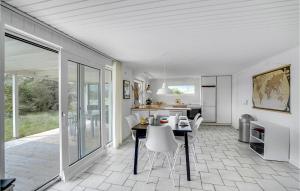 Χώρος καθιστικού στο Cozy Home In Thisted With Wifi