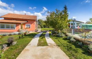 a house with a pathway leading to a yard at Gorgeous Home In Vodnjan With Wifi in Vodnjan