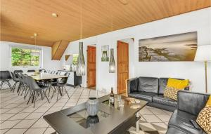 a living room with a couch and a table at Nice Home In Ringkbing With 5 Bedrooms, Private Swimming Pool And Outdoor Swimming Pool in Søndervig