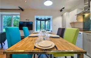 Kuchnia lub aneks kuchenny w obiekcie 3 Bedroom Gorgeous Home In Clitourps