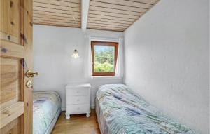 Postel nebo postele na pokoji v ubytování Gorgeous Home In Thyholm With Kitchen