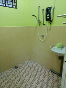 a bathroom with a shower and a sink at HOMESTAY JANNATI TAMBUN in Tambun