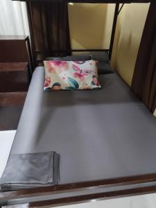 Postel nebo postele na pokoji v ubytování 8-pax Jumong's Transient Inn