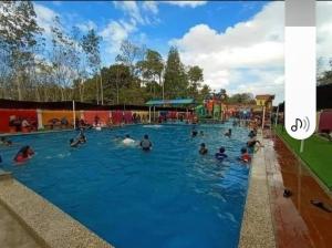 Bazén v ubytování HOMESTAY BONDA PASIR MAS, KELANTAN nebo v jeho okolí + 4 fotografie