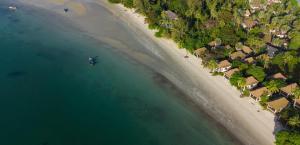 Blick auf Pawapi Beach Resort Koh Mook aus der Vogelperspektive