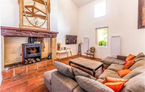 Posedenie v ubytovaní 3 Bedroom Awesome Home In Marquefave