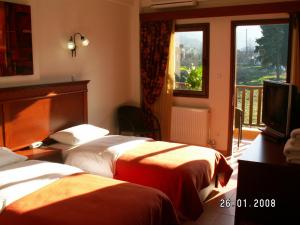 Ένα ή περισσότερα κρεβάτια σε δωμάτιο στο Ξενώνας Ολυμπία