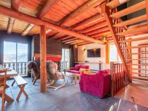 a living room with a wooden ceiling and a table and chairs at Chalet typique rénové à Soulan, 4 chambres, 9 pers. - FR-1-296-349 in Saint-Lary-Soulan