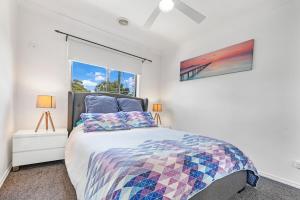 Ein Bett oder Betten in einem Zimmer der Unterkunft Regent Retreat - Echuca Moama Holiday Accommodation