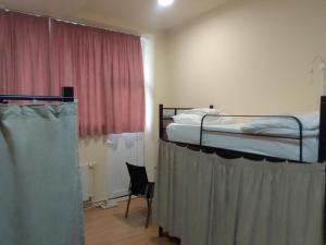 Ein Bett oder Betten in einem Zimmer der Unterkunft Wine Hostel
