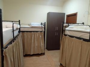 Ein Bett oder Betten in einem Zimmer der Unterkunft Wine Hostel