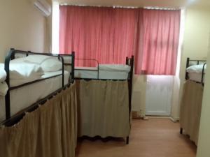 Ein Bett oder Betten in einem Zimmer der Unterkunft Wine Hostel