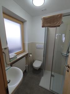 Koupelna v ubytování Liebertingerhof + 18 fotografií
