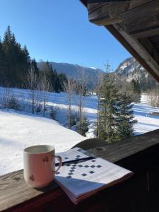 Ein allgemeiner Bergblick oder ein Berglick von des Ferienhauses aus