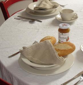 a table with a plate of bread and a jar of peanut butter at Il Palazzetto in Vicenza