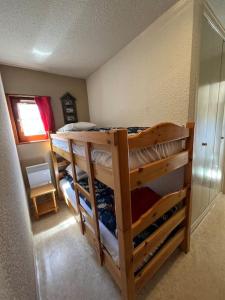 Un pat suprapus sau paturi suprapuse la Appartement ensoleillé Lanslevillard station Val Cenis Vanoise