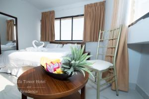 Postel nebo postele na pokoji v ubytování Haifa Tower Hotel - מלון מגדל חיפה