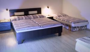 Postel nebo postele na pokoji v ubytování Apartmány Bistár + 2 fotografie