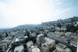 Nespecifikovaný výhled na destinaci Haifa nebo výhled na město při pohledu z hotelu