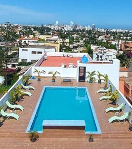 a large swimming pool on top of a building at Appartement avec piscine et jacuzzi privé in Casablanca
