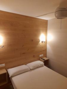 Postel nebo postele na pokoji v ubytování Benidorm Center Puerto Poniente 0