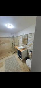 Ένα μπάνιο στο GMG Residence