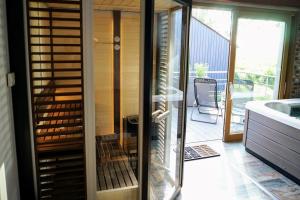 Balkón alebo terasa v ubytovaní Spa privatif à la ferme - Haut de gamme - Atypique