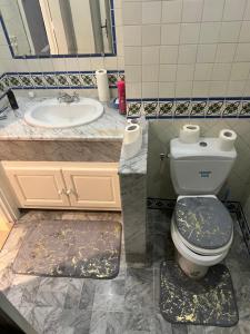 Bilik mandi di APPARTEMENT RAYHAN Yasmine Hammamet +21 gambar