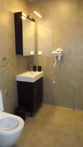 A bathroom at Beyaz Melek Apart Hotel