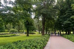 people walking down a path in a park at Cochs Pensjonat in Oslo