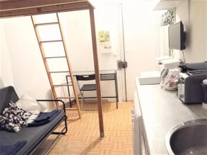 STUDIO A PARIS CENTRE PROCHE DE NATION ET VOLTAIRE.