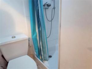 STUDIO A PARIS CENTRE PROCHE DE NATION ET VOLTAIRE.