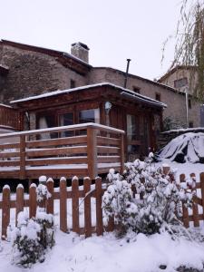 冬天的Gîte La Source sauna jardin wi-fi