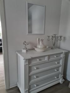a white dresser with a mirror on top of it at Auf der Reuth in Selb