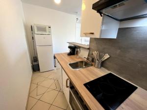 Kuchnia lub aneks kuchenny w obiekcie Auva - SILS Maison 48 m2 à 5 minutes à pied de la plage